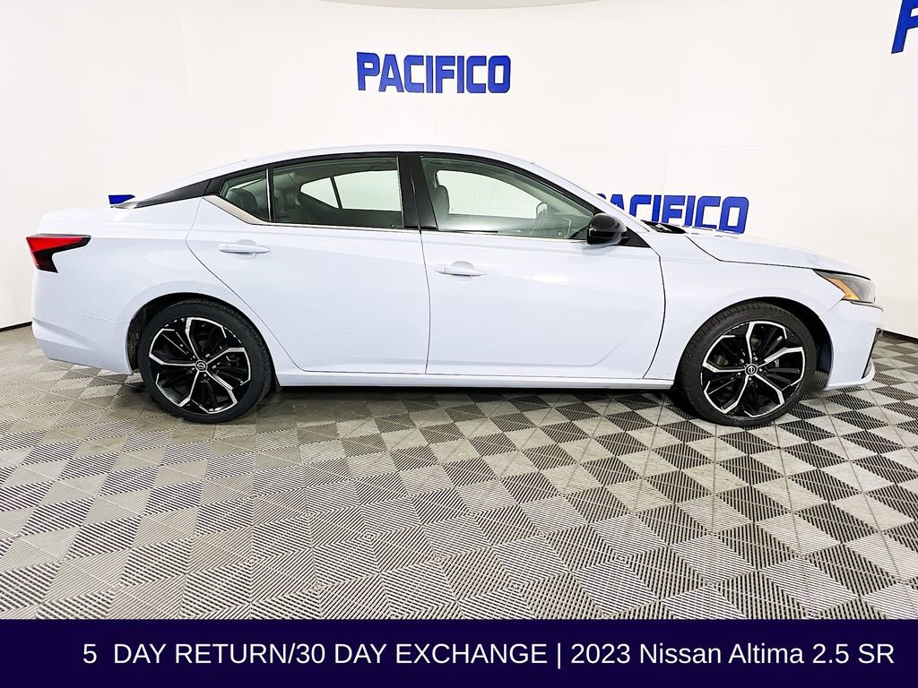 Used 2023 Nissan Altima 2.5 SR FWD image 9