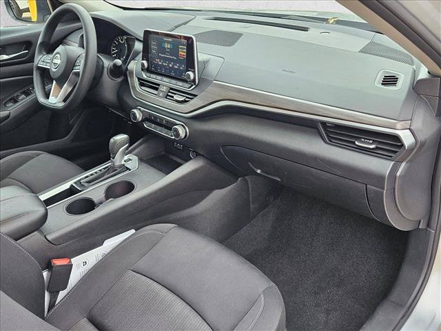 Used 2025 Nissan Altima 2.5 SV FWD image 21