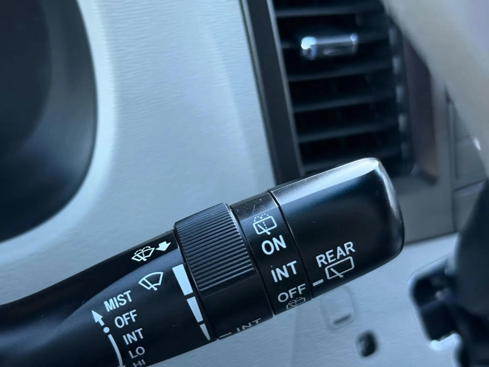 Used 2013 Toyota Sienna LE image 28