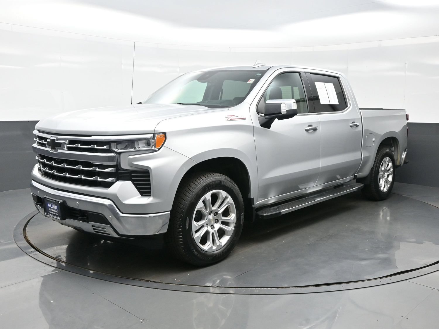 Used 2022 Chevrolet Silverado 1500 LTZ w/ LTZ Premium Package AWD/4WD image 2