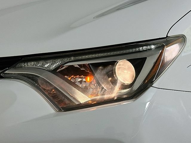 Used 2018 Toyota RAV4 XLE w/ Plus Extra Value Package AWD/4WD image 26