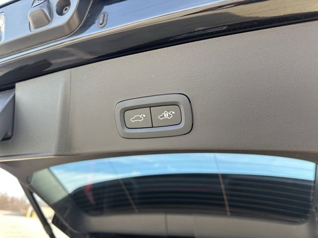 Certified 2025 Volvo XC40 B5 Core image 34