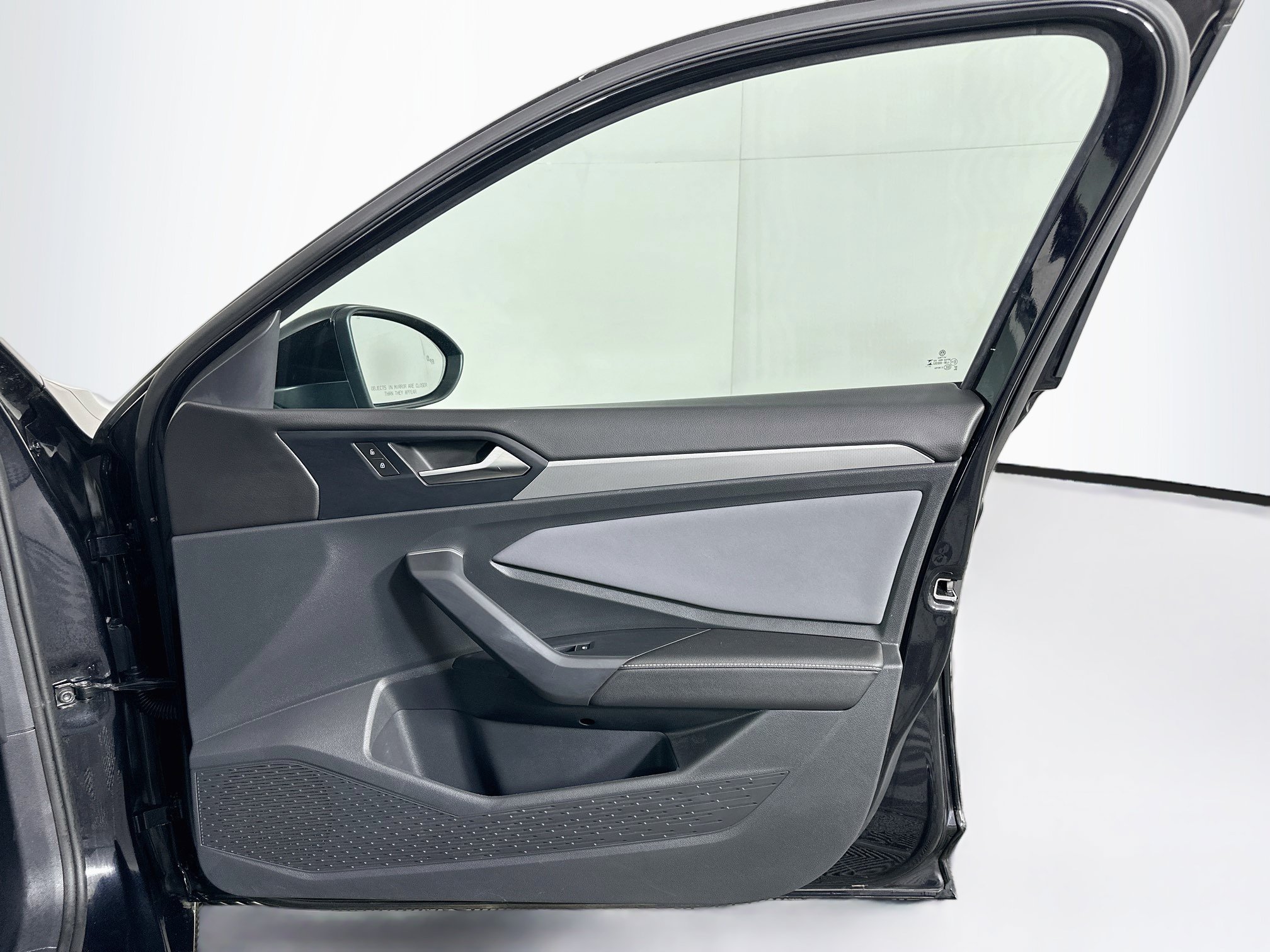 Used 2025 Volkswagen Jetta SE FWD image 32