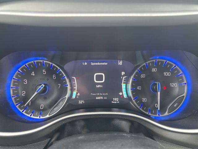 Used 2024 Chrysler Pacifica Touring-L image 25