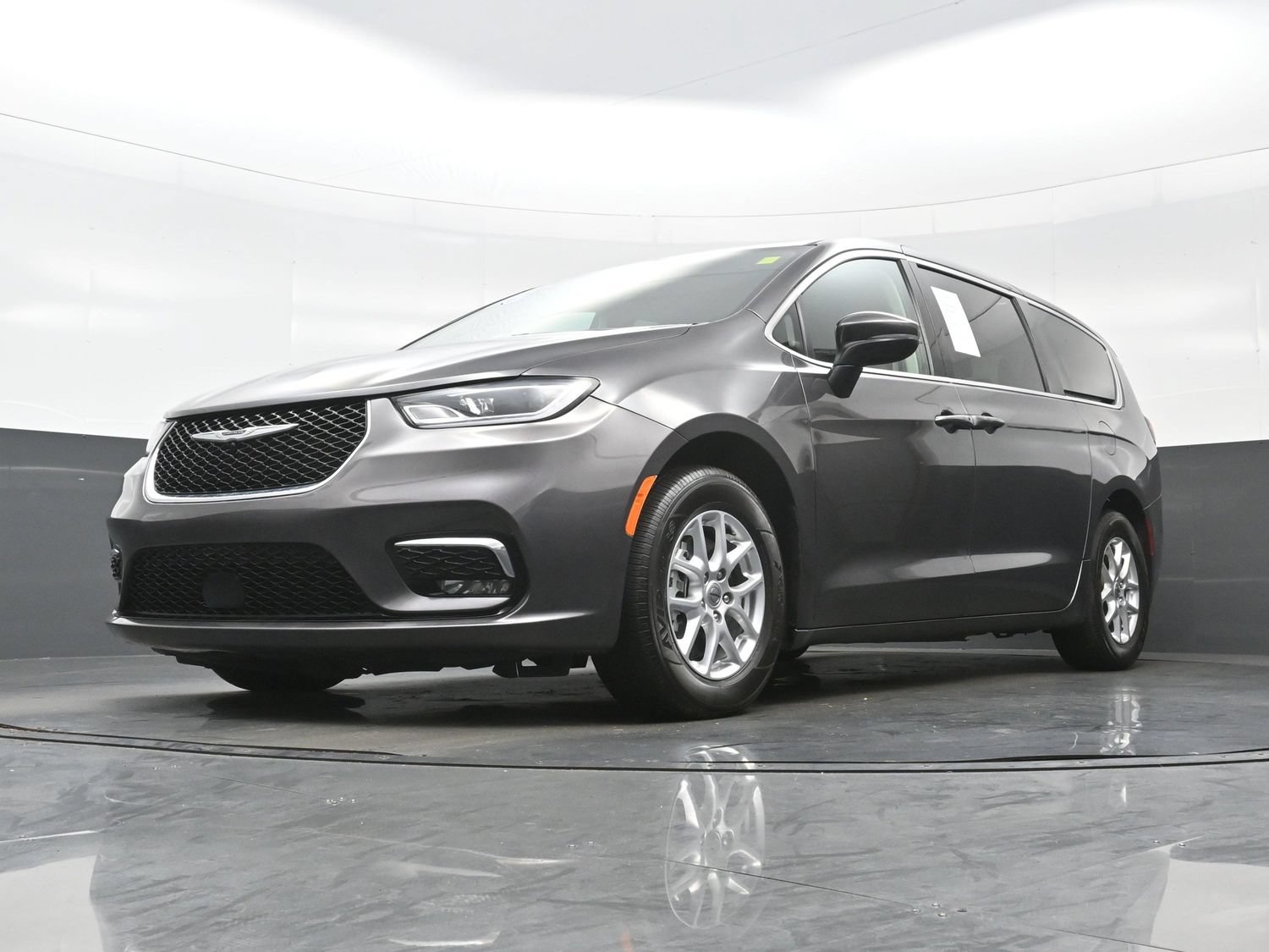 Used 2023 Chrysler Pacifica Touring-L FWD image 30
