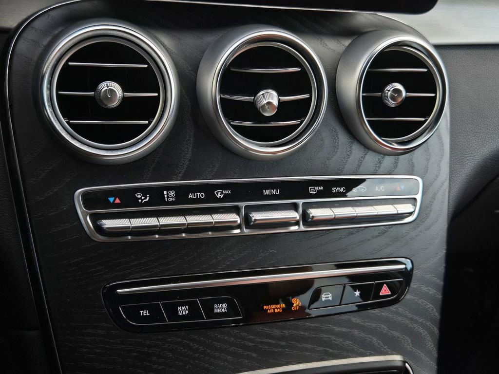 Used 2022 Mercedes-Benz GLC 300 image 22