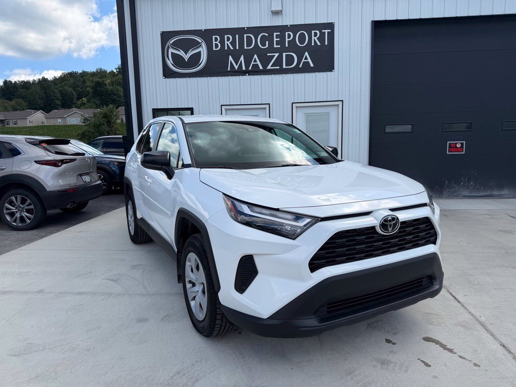 Used 2025 Toyota RAV4 LE AWD/4WD image 1
