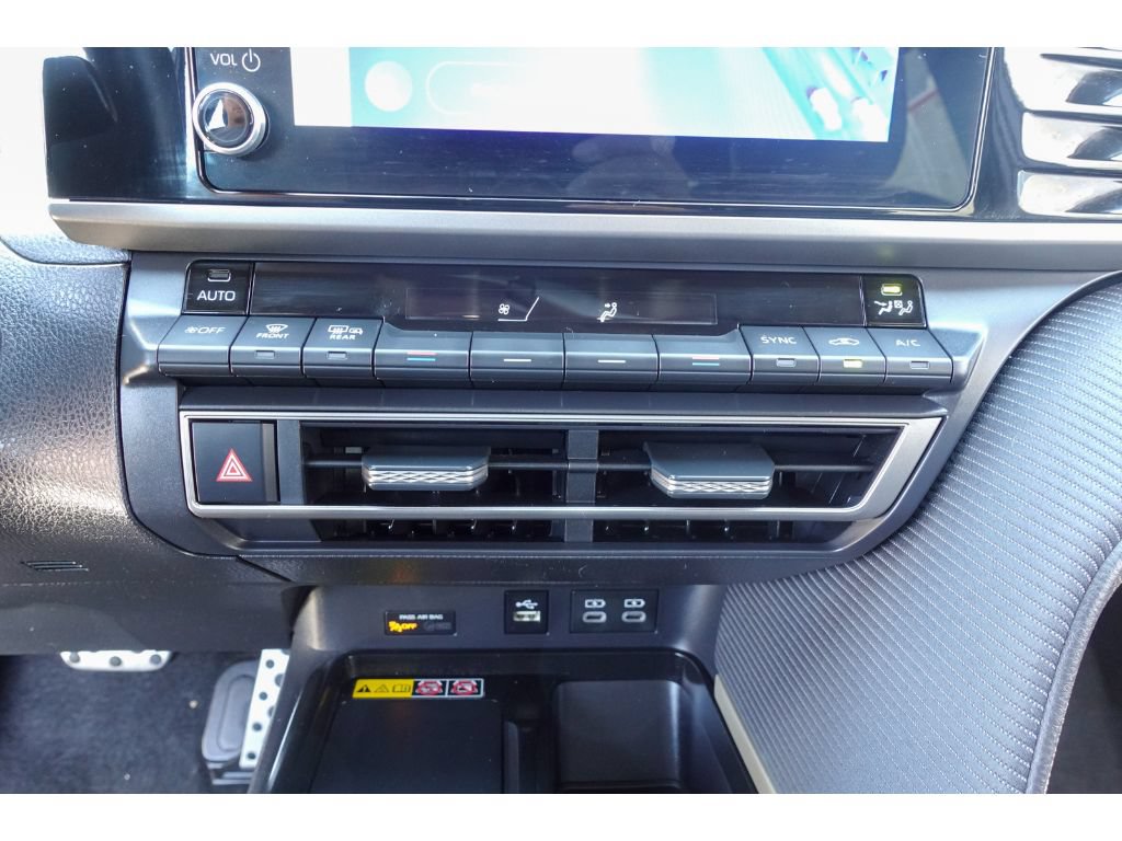 Used 2025 Toyota Camry SE FWD image 19
