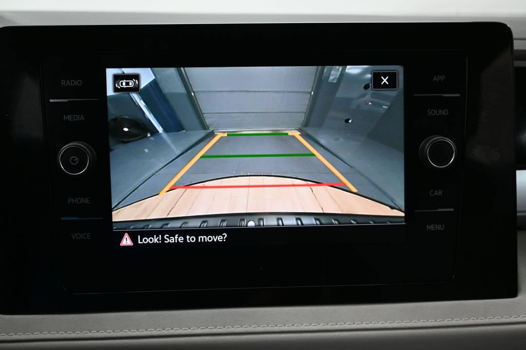 Used 2025 Volkswagen Taos SE FWD image 18