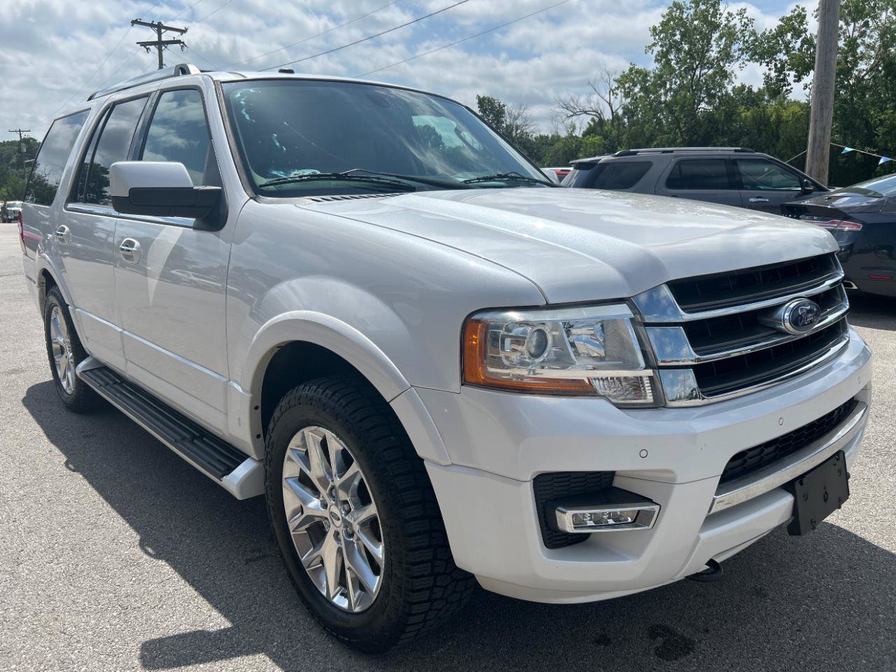Used 2017 Ford Expedition Limited AWD/4WD image 3