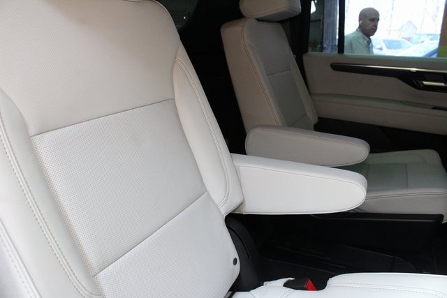 New 2025 Chevrolet Suburban Premier image 12