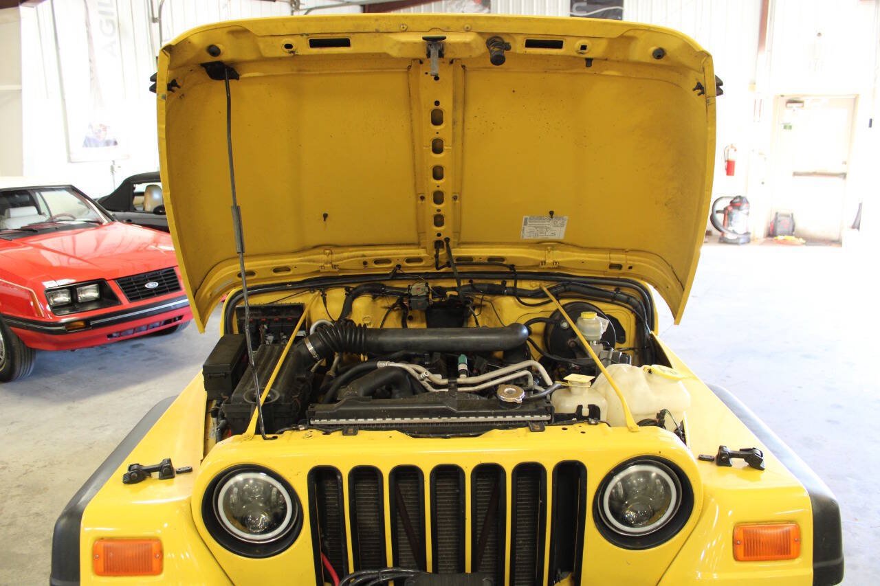 Used 2005 Jeep Wrangler Sport w/ 30" Tire & Wheel Group AWD/4WD image 38