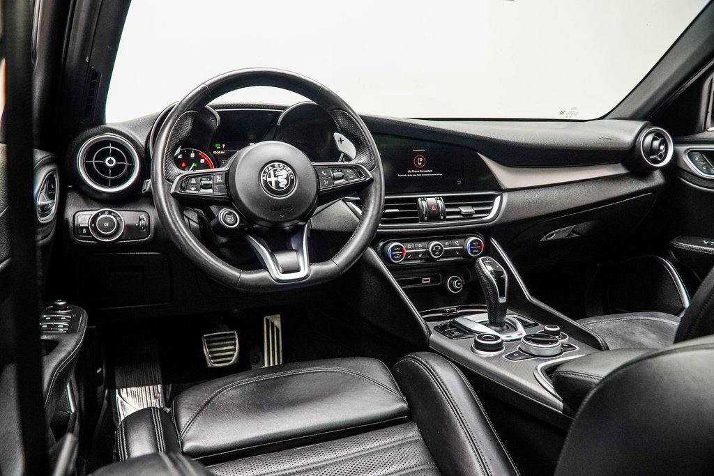 Used 2023 Alfa Romeo Giulia Veloce image 5