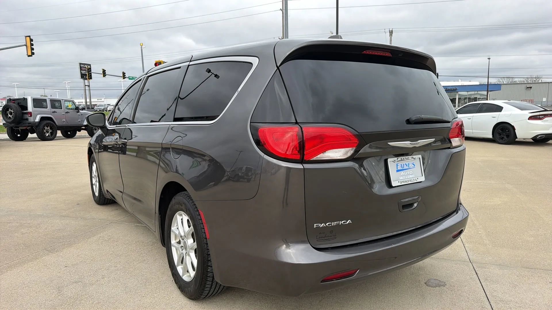 Used 2017 Chrysler Pacifica Touring image 14