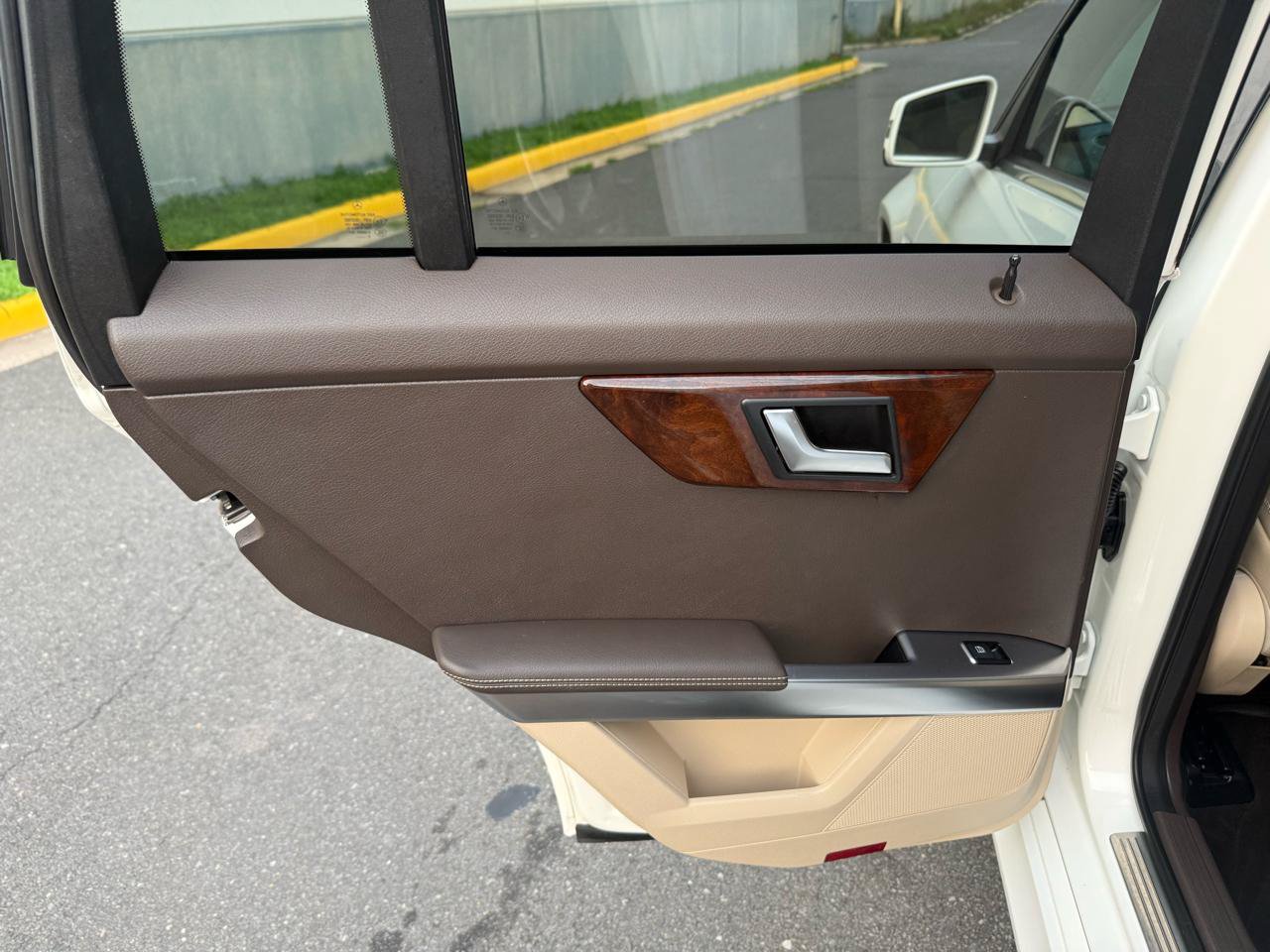Used 2013 Mercedes-Benz GLK 350 4MATIC image 18