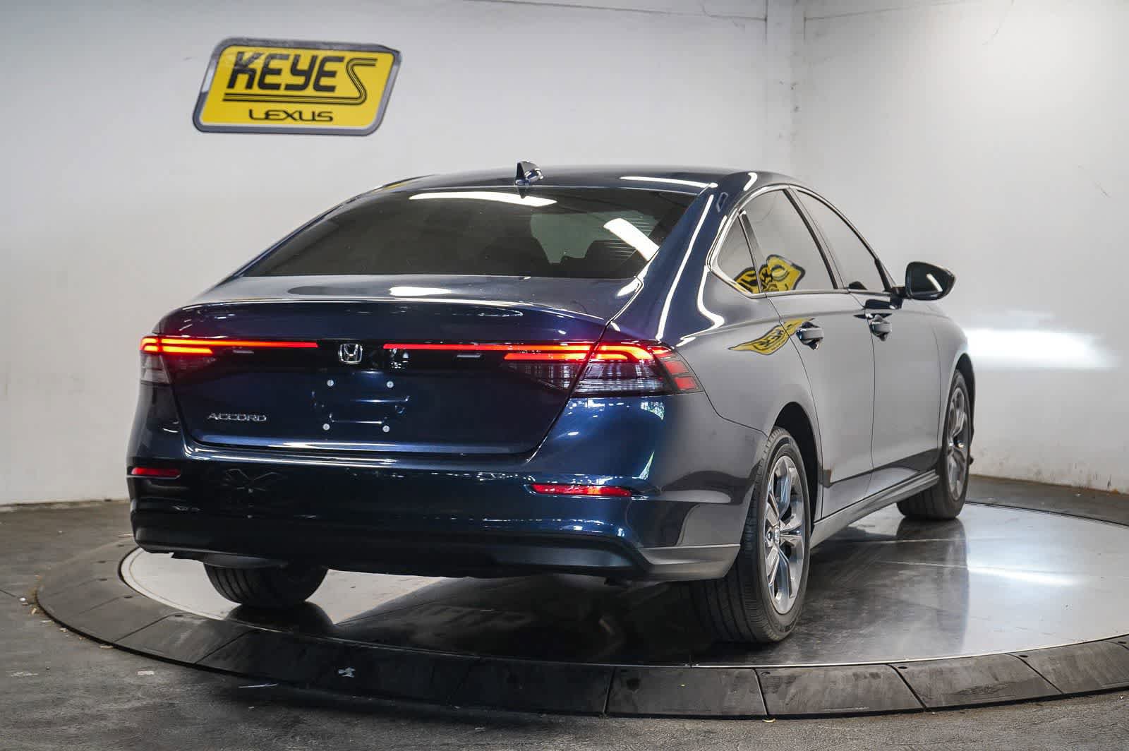 Used 2023 Honda Accord EX image 4