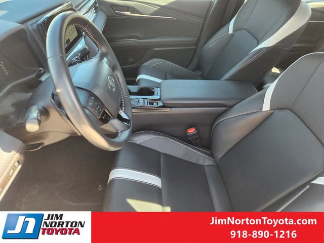 Used 2025 Toyota Camry SE w/ Convenience Package image 14