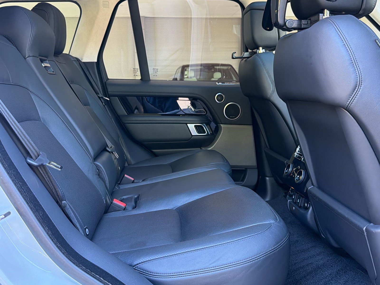 Used 2018 Land Rover Range Rover HSE image 30