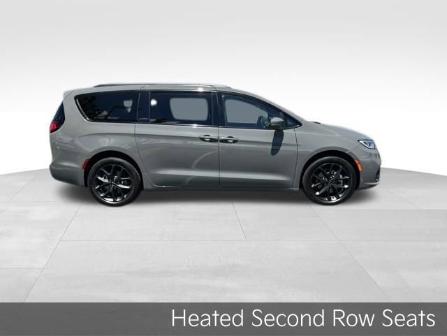 Used 2021 Chrysler Pacifica Touring-L w/ Uconnect Theater Family Group AWD/4WD image 8