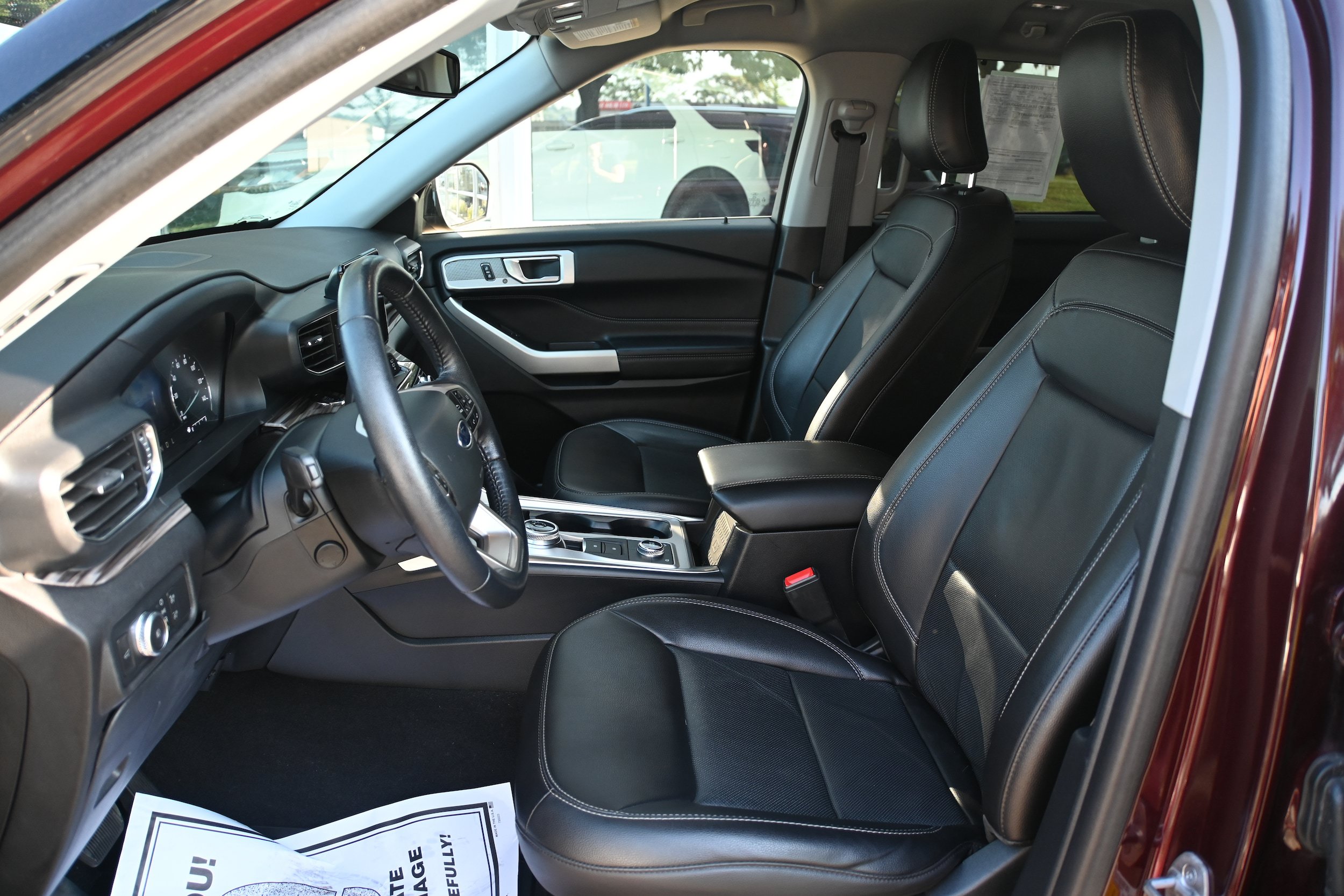 Used 2022 Ford Explorer Limited w/ Equipment Group 301A AWD/4WD image 6