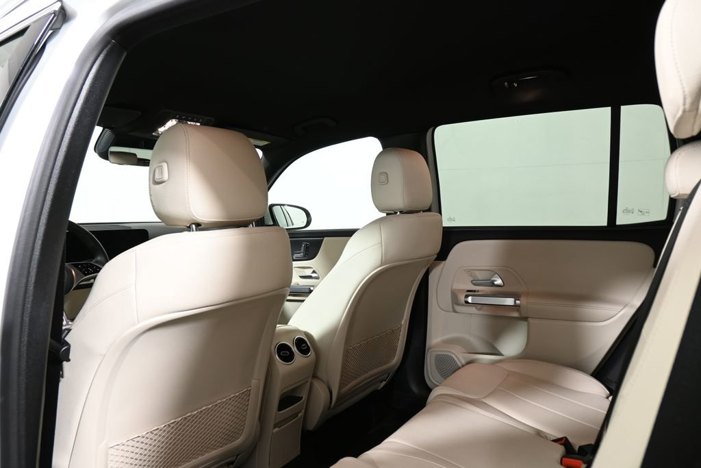 Used 2025 Mercedes-Benz GLB 250 4MATIC image 31