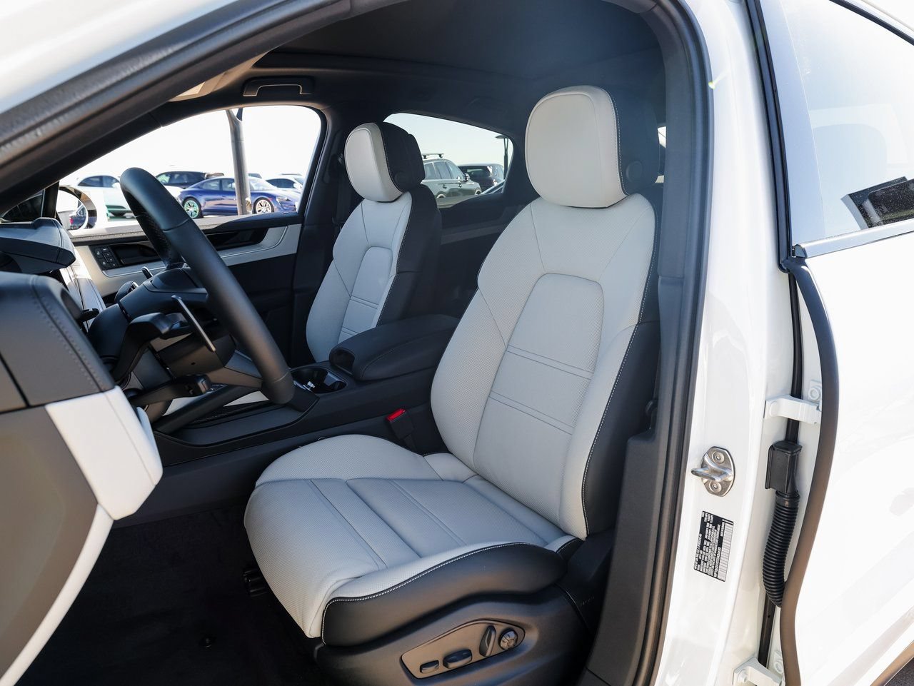 Certified 2026 Porsche Cayenne Coupe AWD/4WD image 5