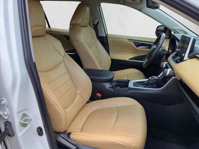 Used 2020 Toyota RAV4 XLE Premium FWD image 18