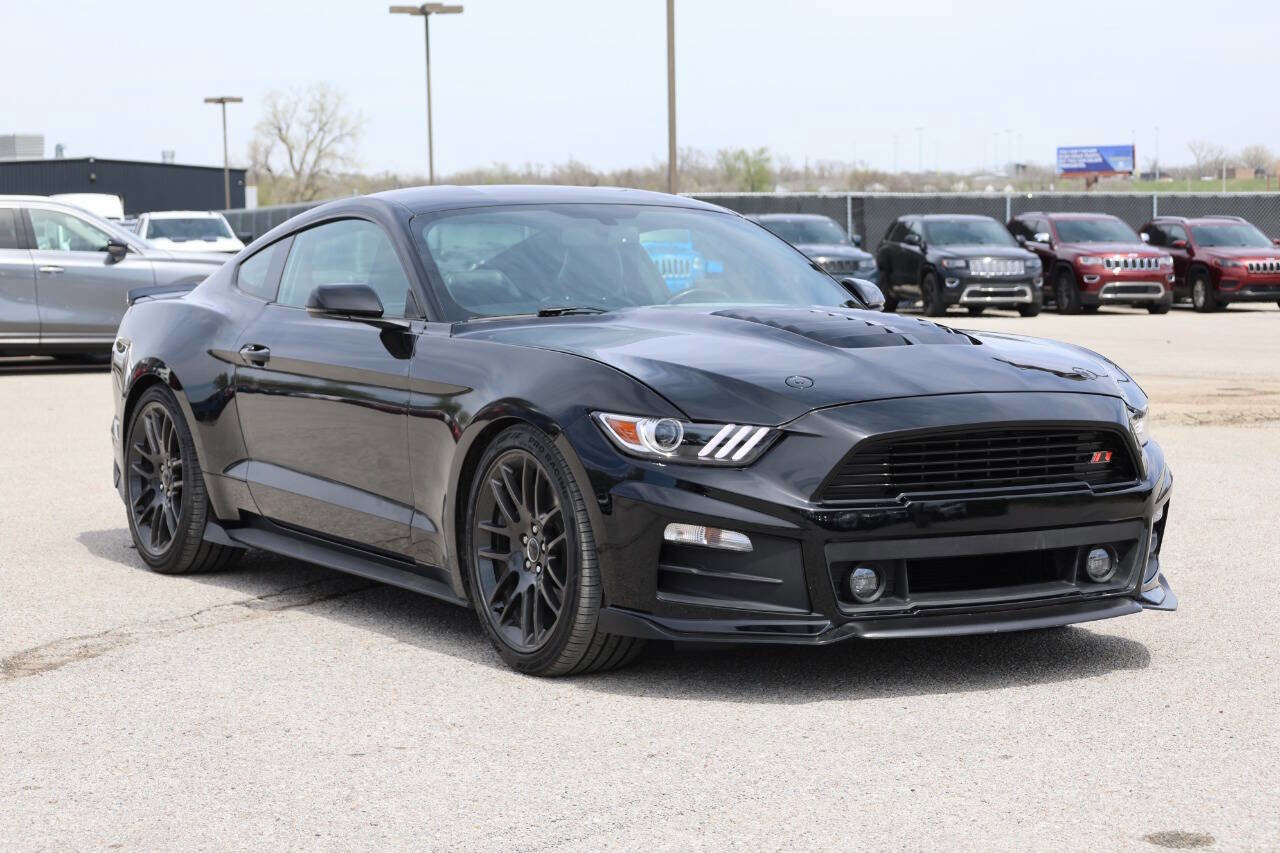 Used 2017 Ford Mustang GT Premium image 4