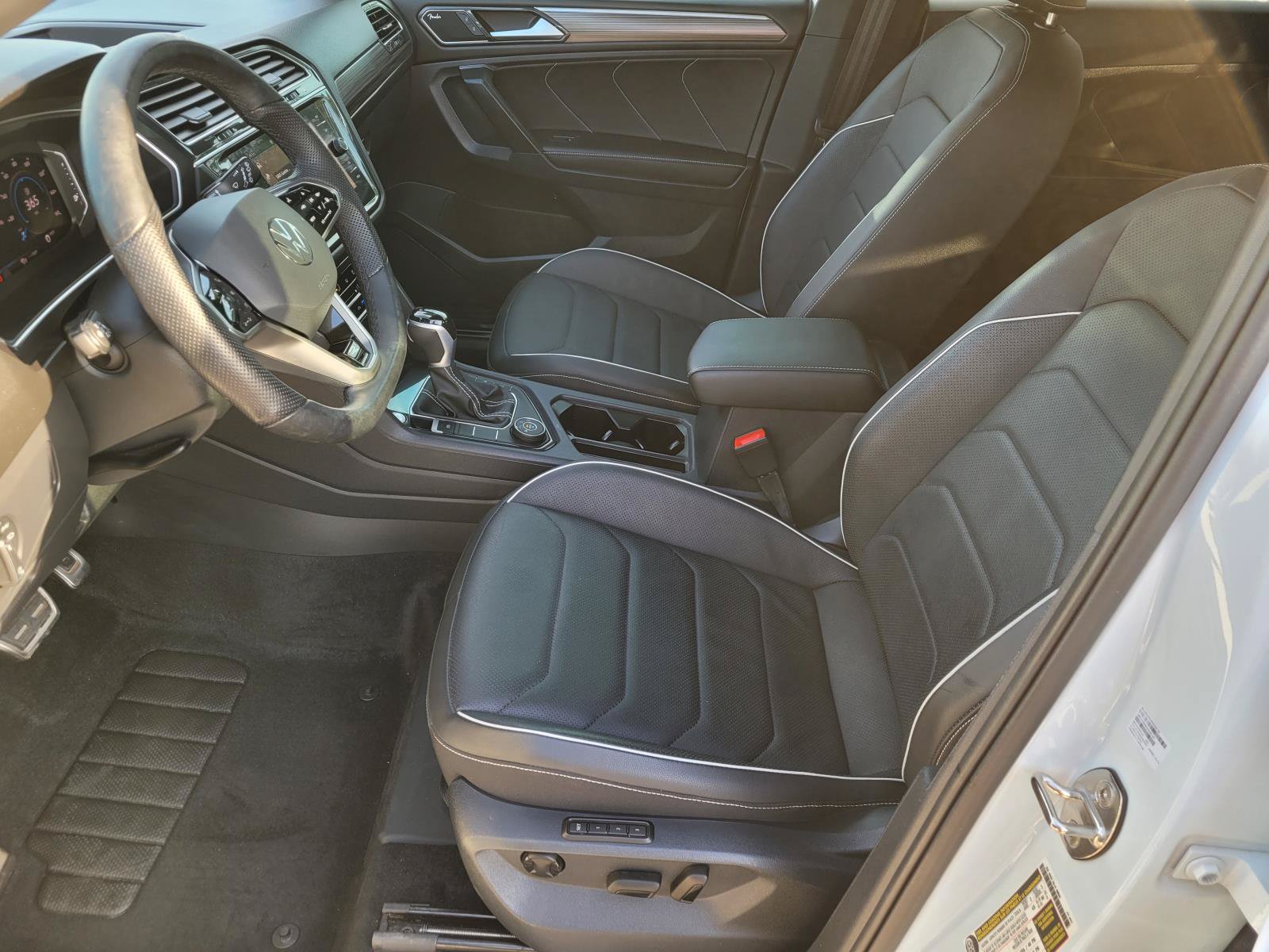 Used 2024 Volkswagen Tiguan SEL R-Line w/ MDO Package, Two-Row AWD/4WD image 3