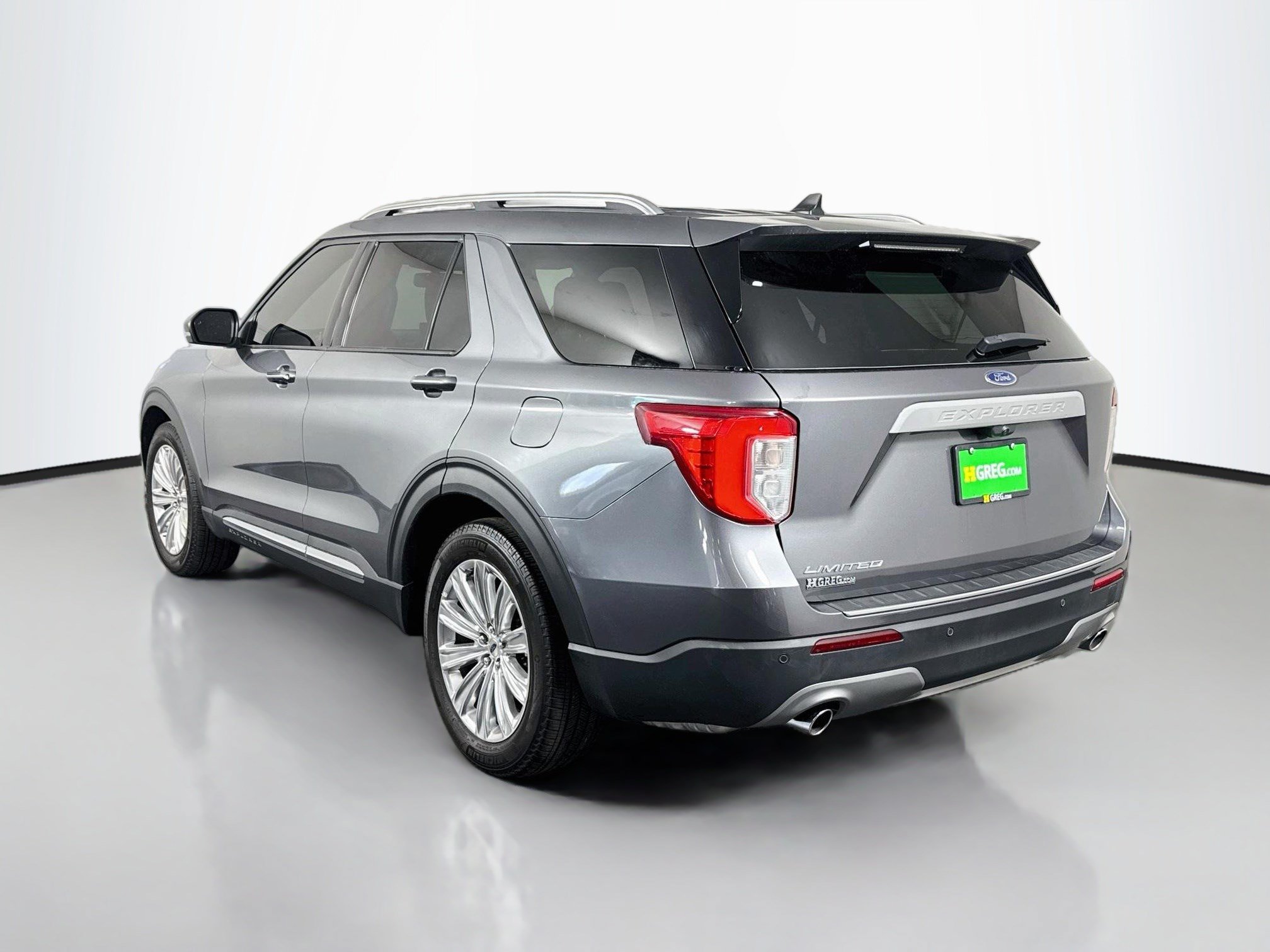 Used 2024 Ford Explorer Limited w/ Limited Technology Package RWD image 7