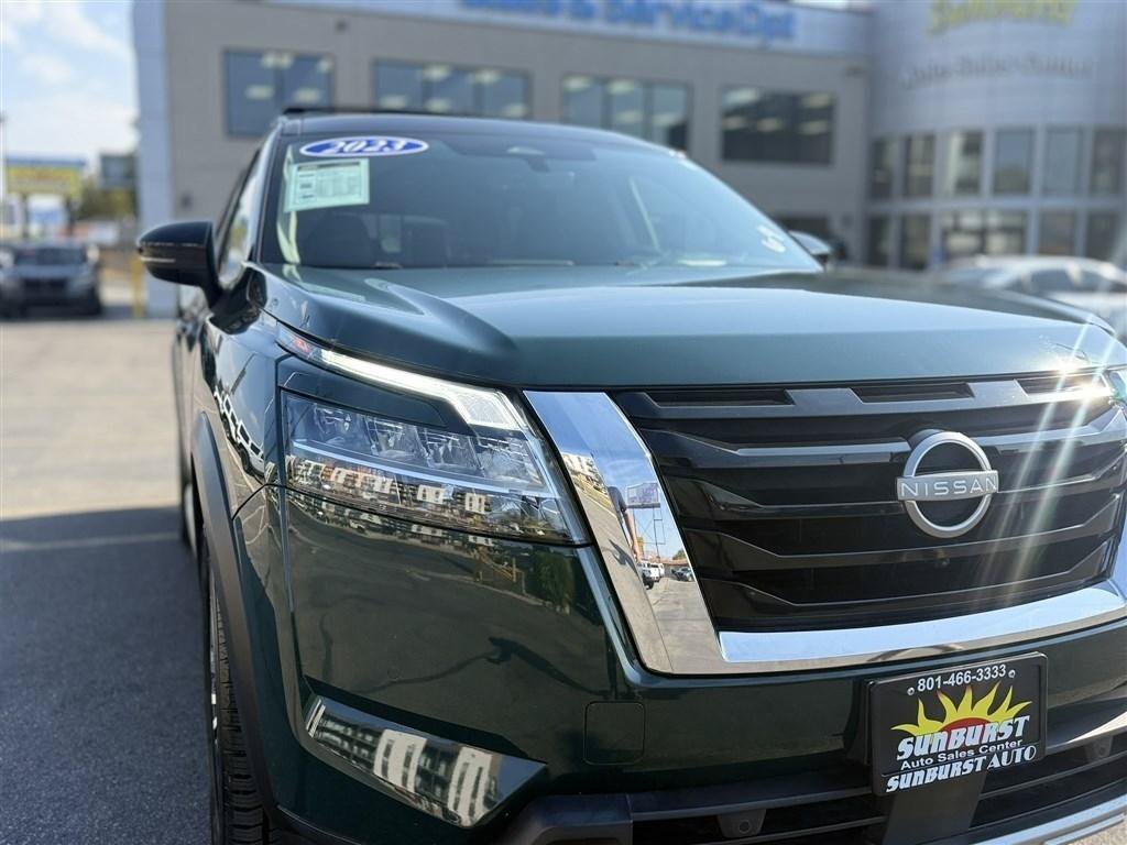 Used 2023 Nissan Pathfinder Platinum AWD/4WD image 11