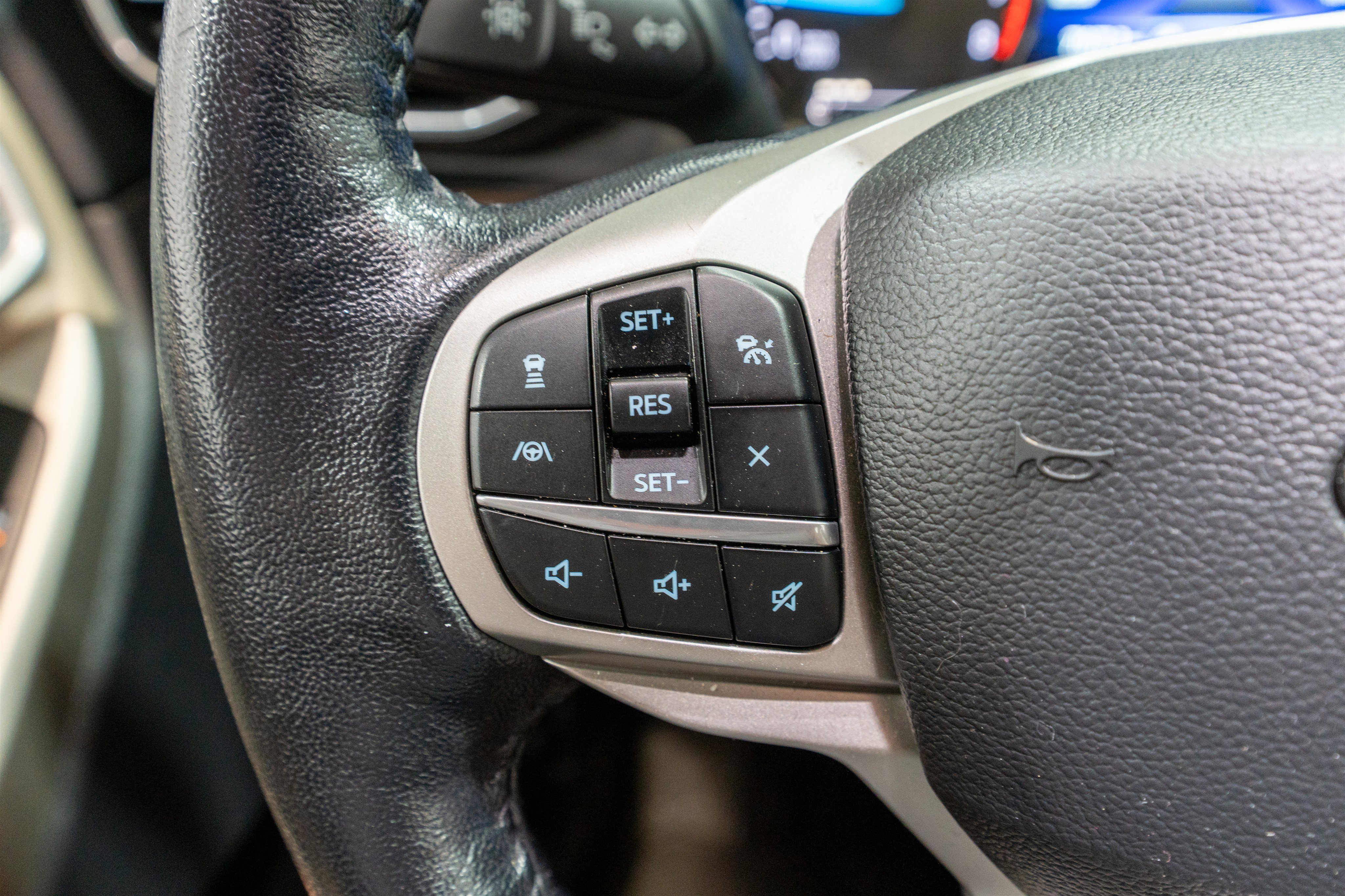 Used 2022 Ford Explorer Limited w/ Equipment Group 301A image 28