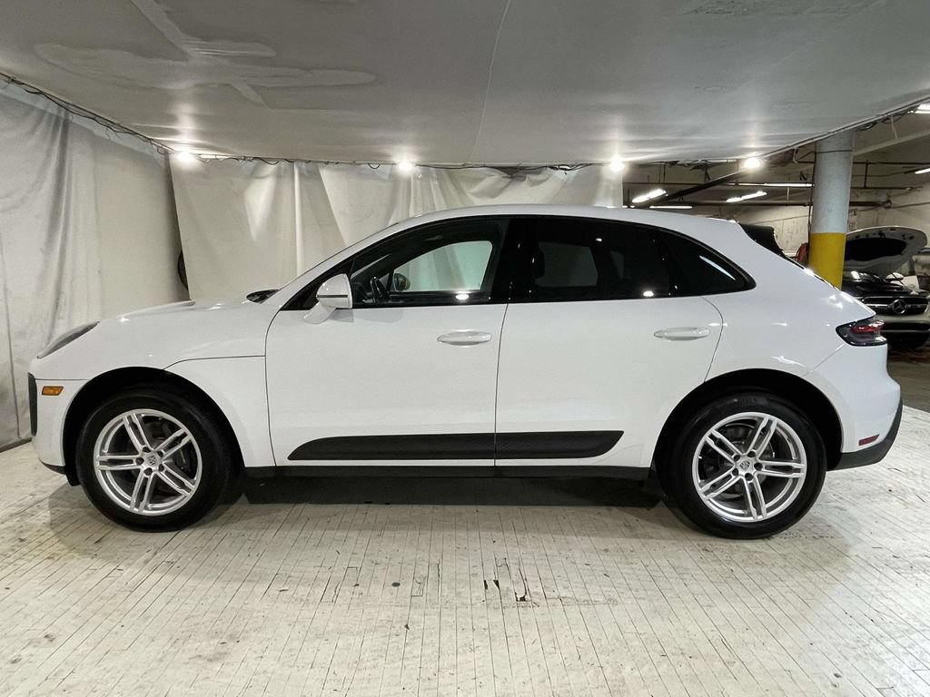 Certified 2024 Porsche Macan AWD/4WD image 2