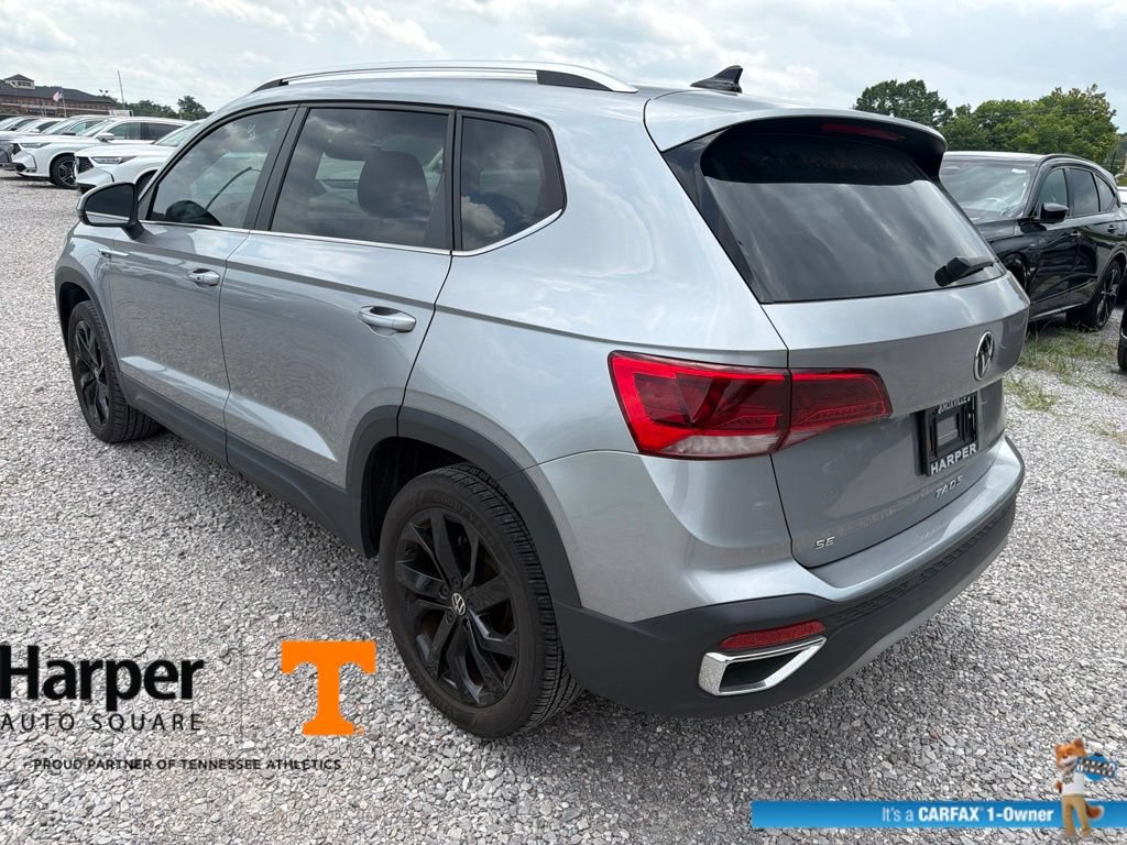 Used 2023 Volkswagen Taos SE w/ Panoramic Sunroof Package FWD image 3
