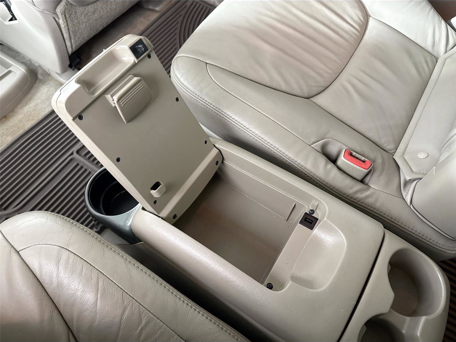 Used 2008 Toyota Sienna XLE image 30