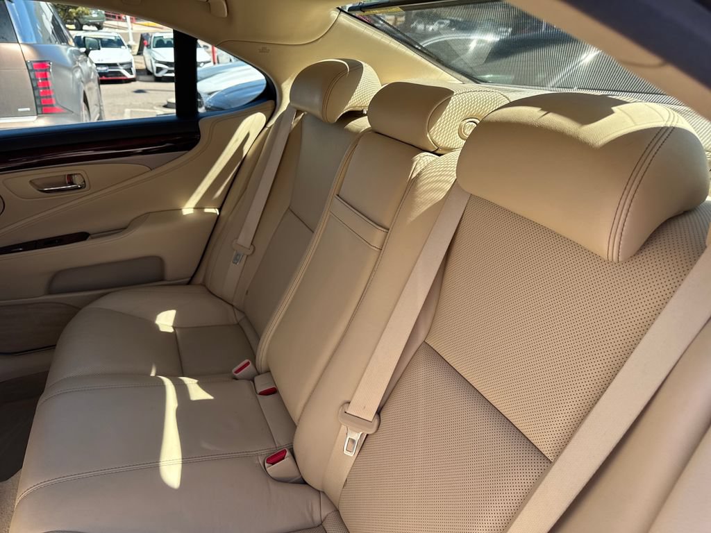 Used 2014 Lexus LS 460 w/ Comfort Package RWD image 26