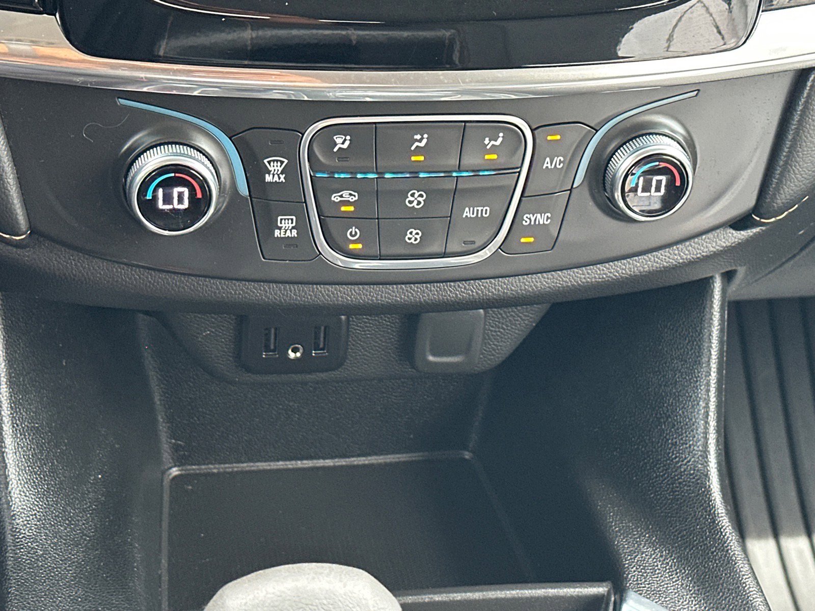 Used 2021 Chevrolet Traverse LS FWD image 14