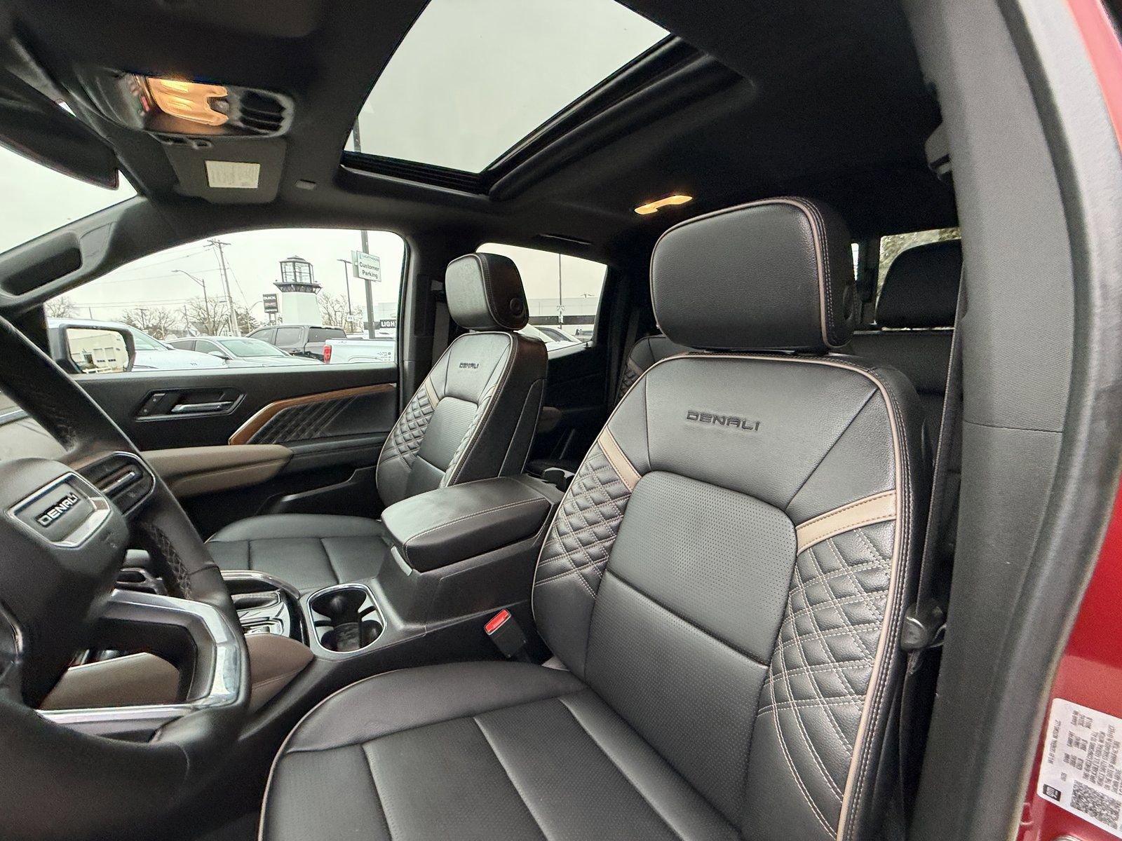 Used 2025 GMC Canyon Denali image 10