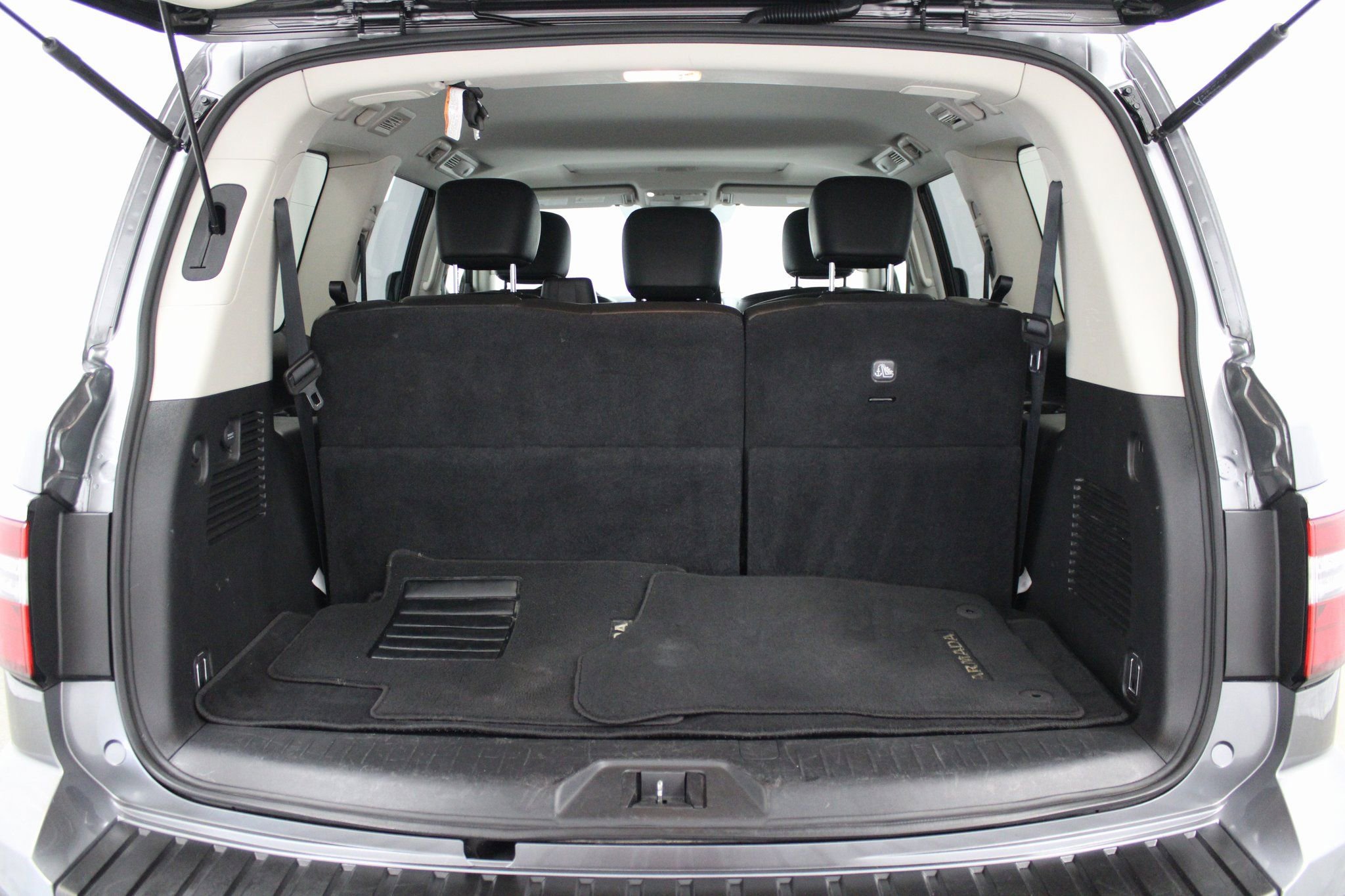 Used 2024 Nissan Armada SL image 25