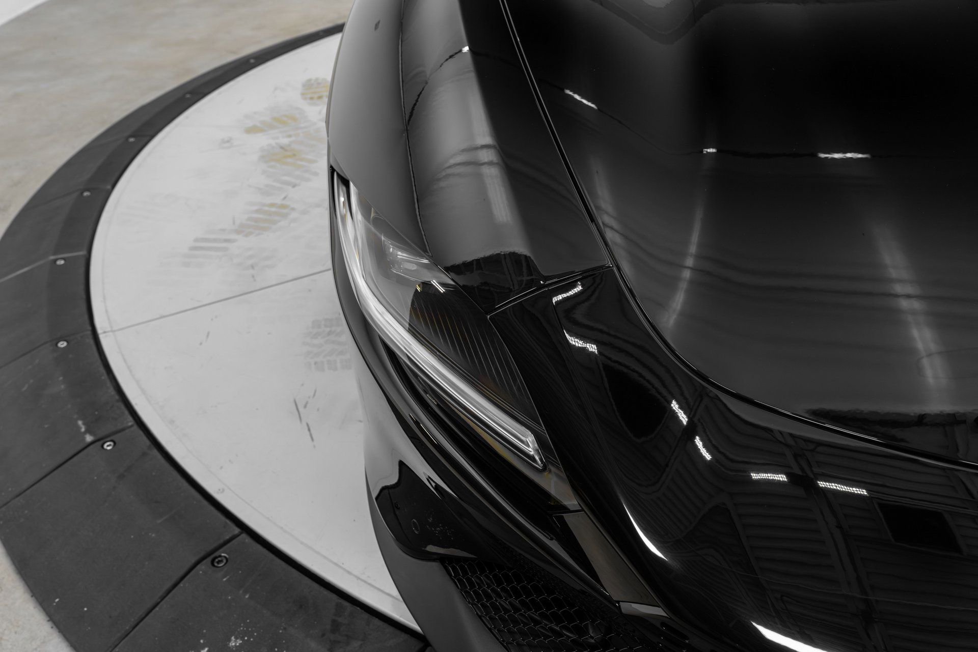 Certified 2025 Ferrari Roma Spider RWD image 45