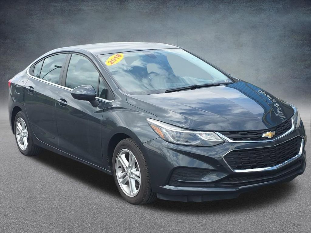 Used 2018 Chevrolet Cruze LT w/ LT Convenience Package FWD image 9
