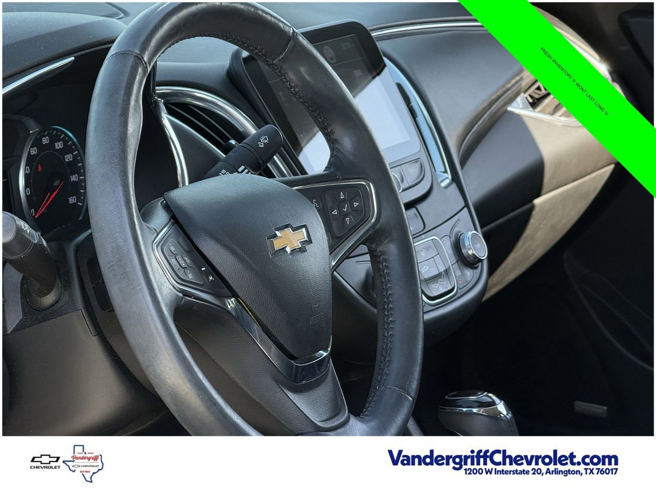 Used 2017 Chevrolet Malibu LT w/ Leather Package FWD image 9