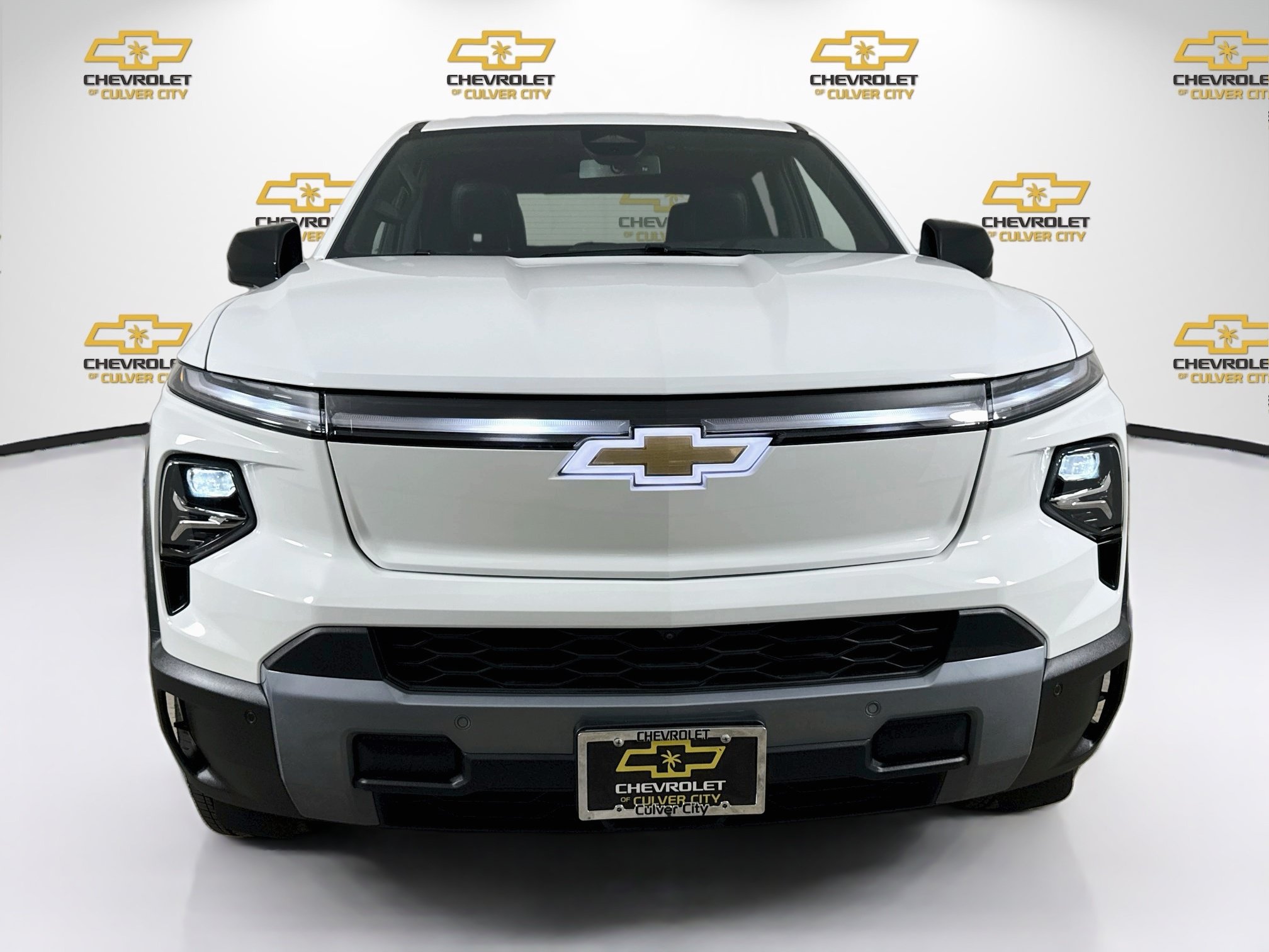 Used 2026 Chevrolet Silverado EV LT AWD/4WD image 2