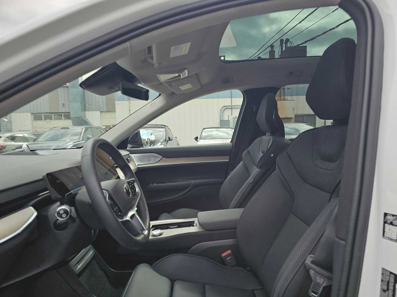 Certified 2025 Volvo EX90 Ultra image 22