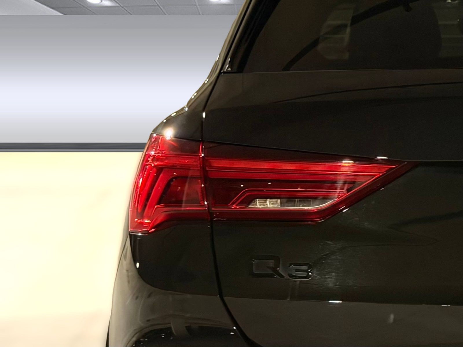 Certified 2025 Audi Q3 2.0T Premium Plus w/ Premium Plus Package AWD/4WD image 13