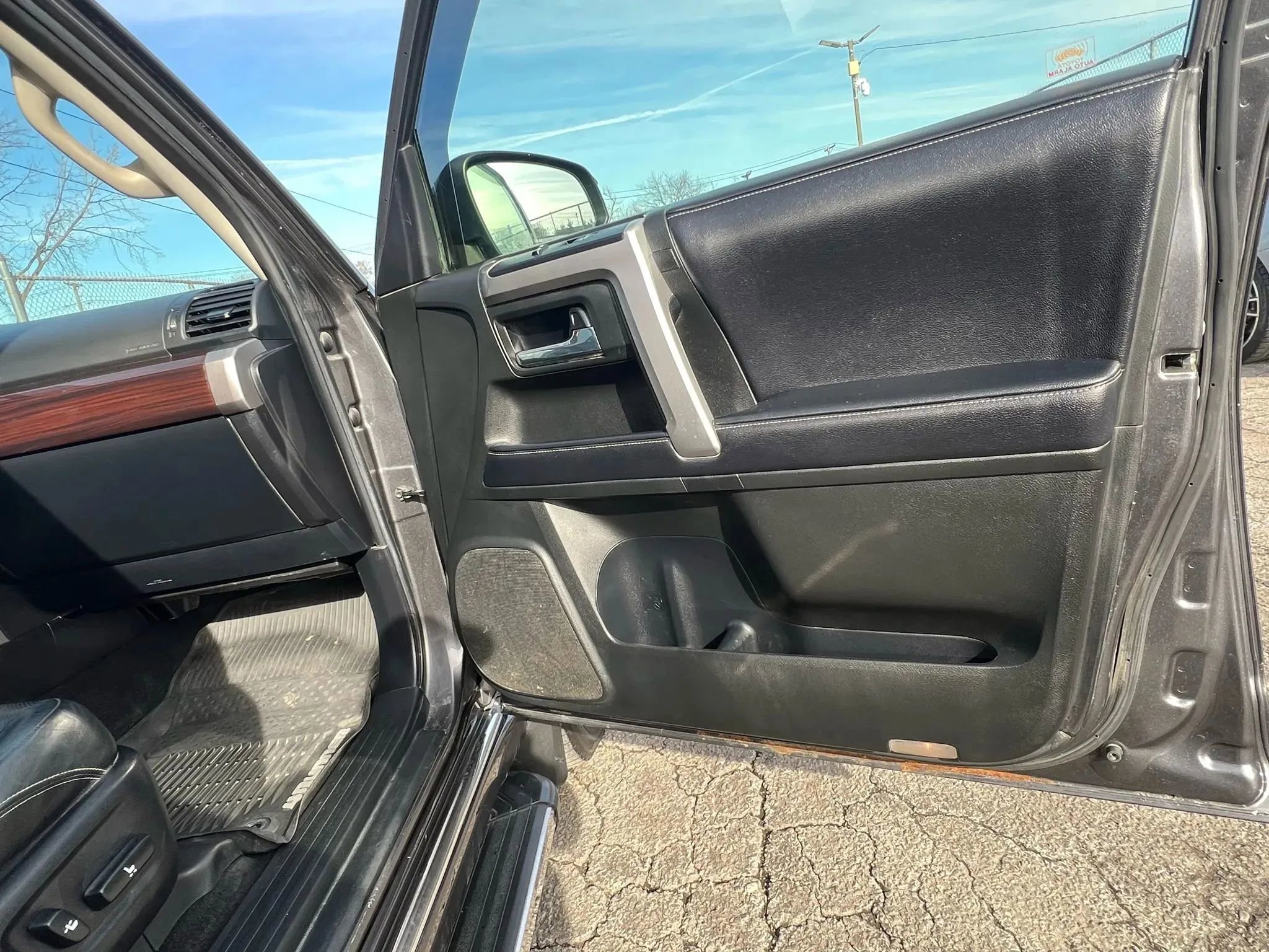Used 2018 Toyota 4Runner Limited AWD/4WD image 33