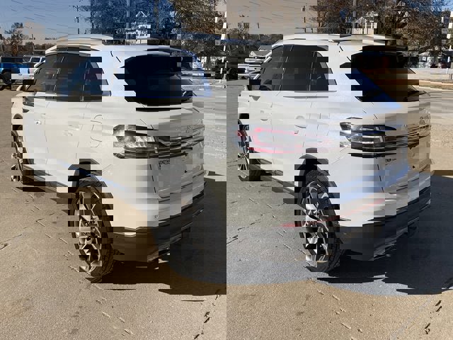 Used 2022 Lincoln Nautilus Reserve w/ Equipment Group 201A image 4