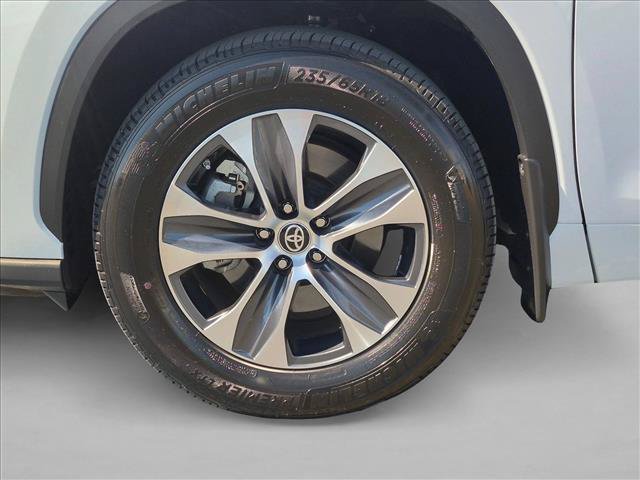 Certified 2024 Toyota Highlander XLE FWD image 24