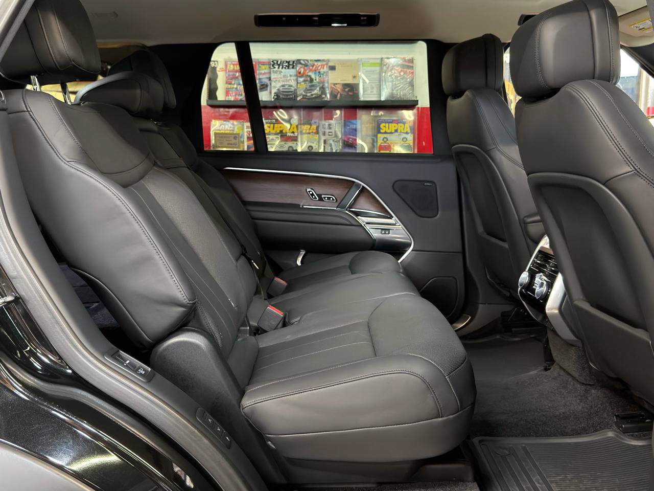 Used 2023 Land Rover Range Rover Long Wheelbase SE AWD/4WD image 26