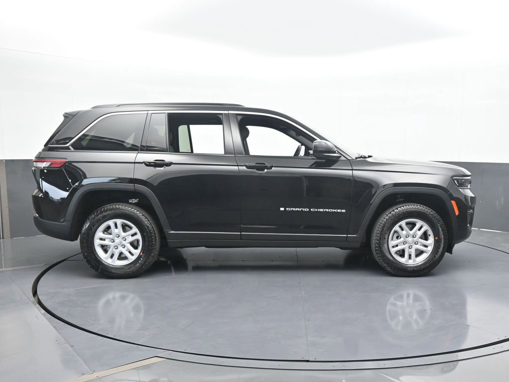 Used 2025 Jeep Grand Cherokee Laredo AWD/4WD image 7